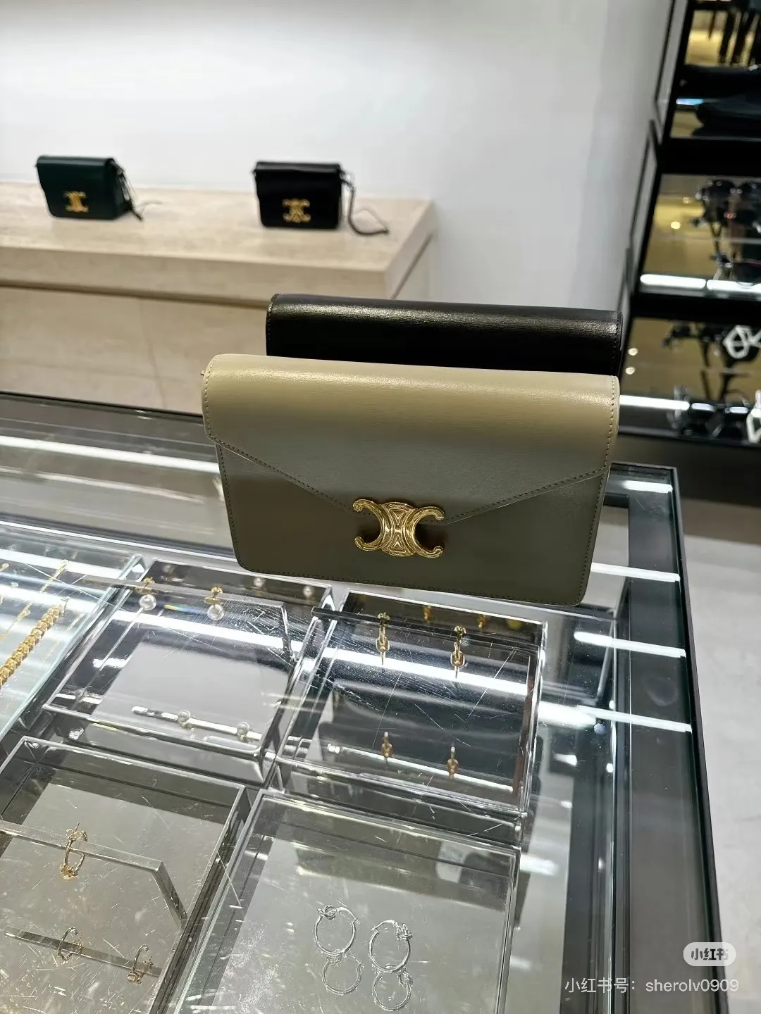 Triomphe Envelope Chain Bag D28017822 — view 9