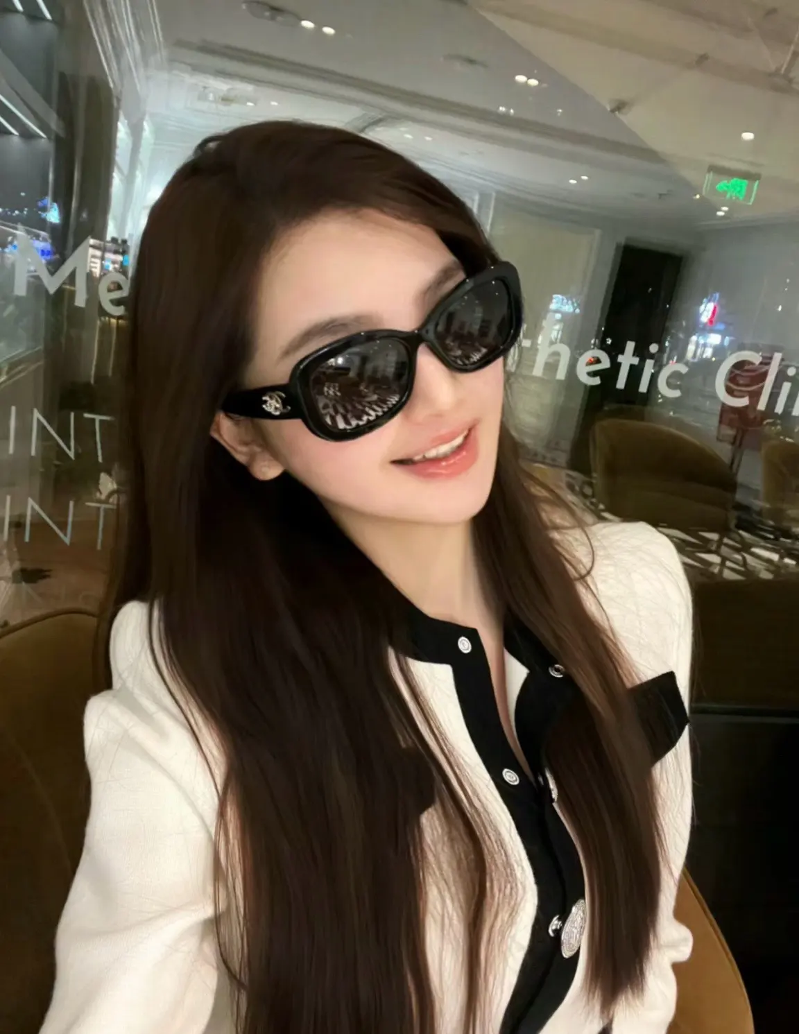 Chanel Double Logo Embellished Sunglasses D20017778