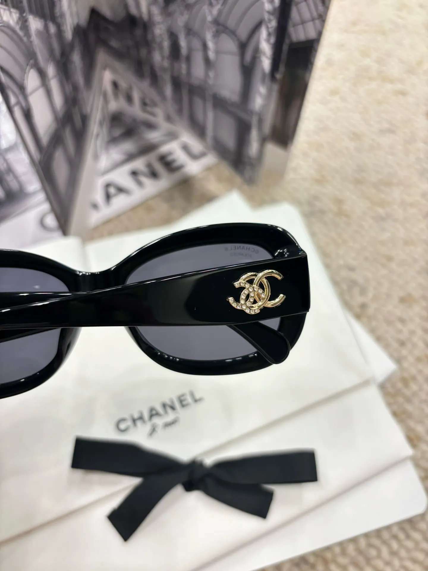 Chanel Double Logo Embellished Sunglasses D20017778 — view 5