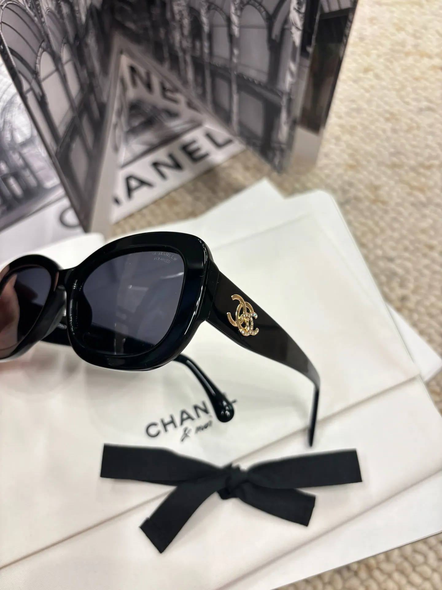Chanel Double Logo Embellished Sunglasses D20017778 — view 7