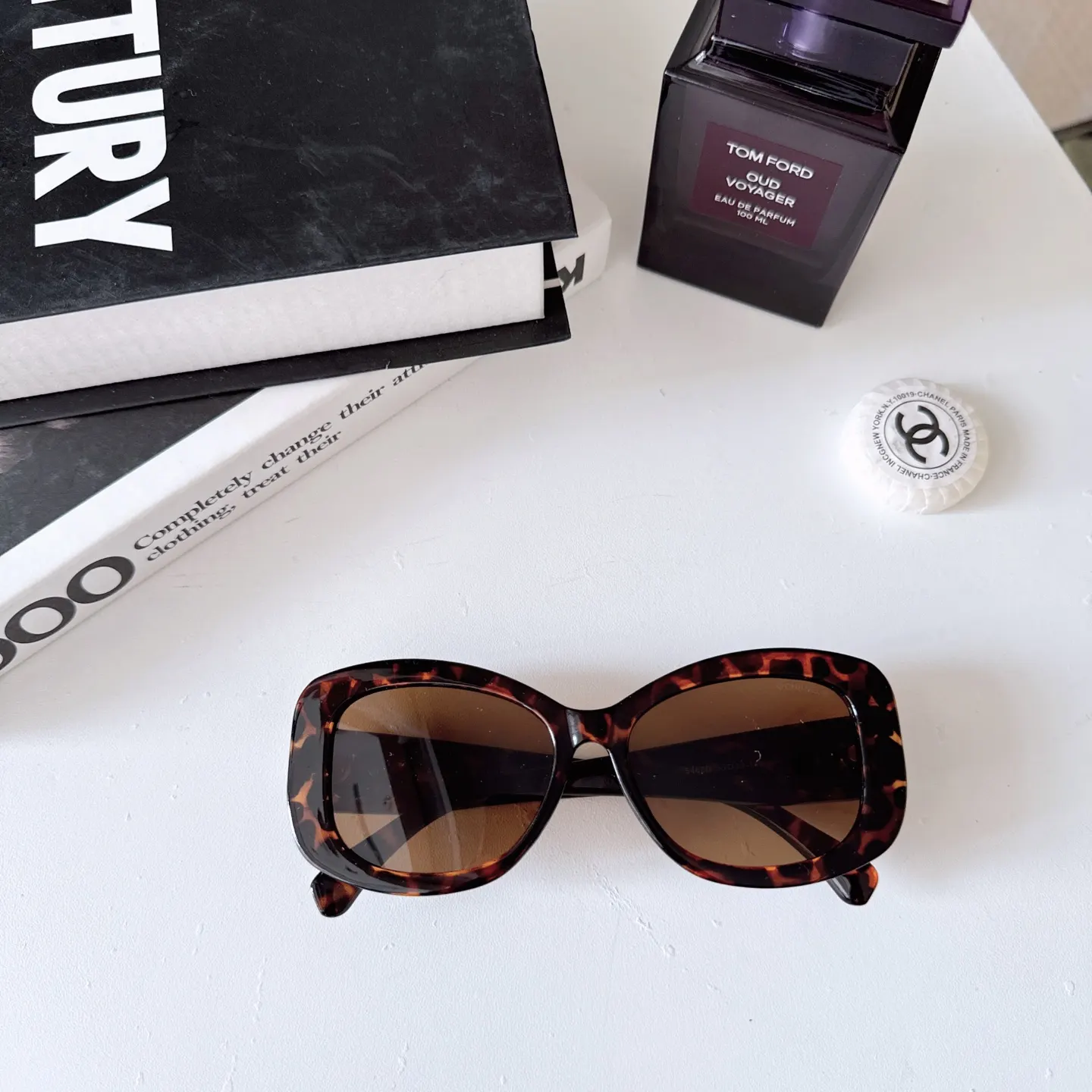 Chanel Double Logo Embellished Sunglasses D20017776