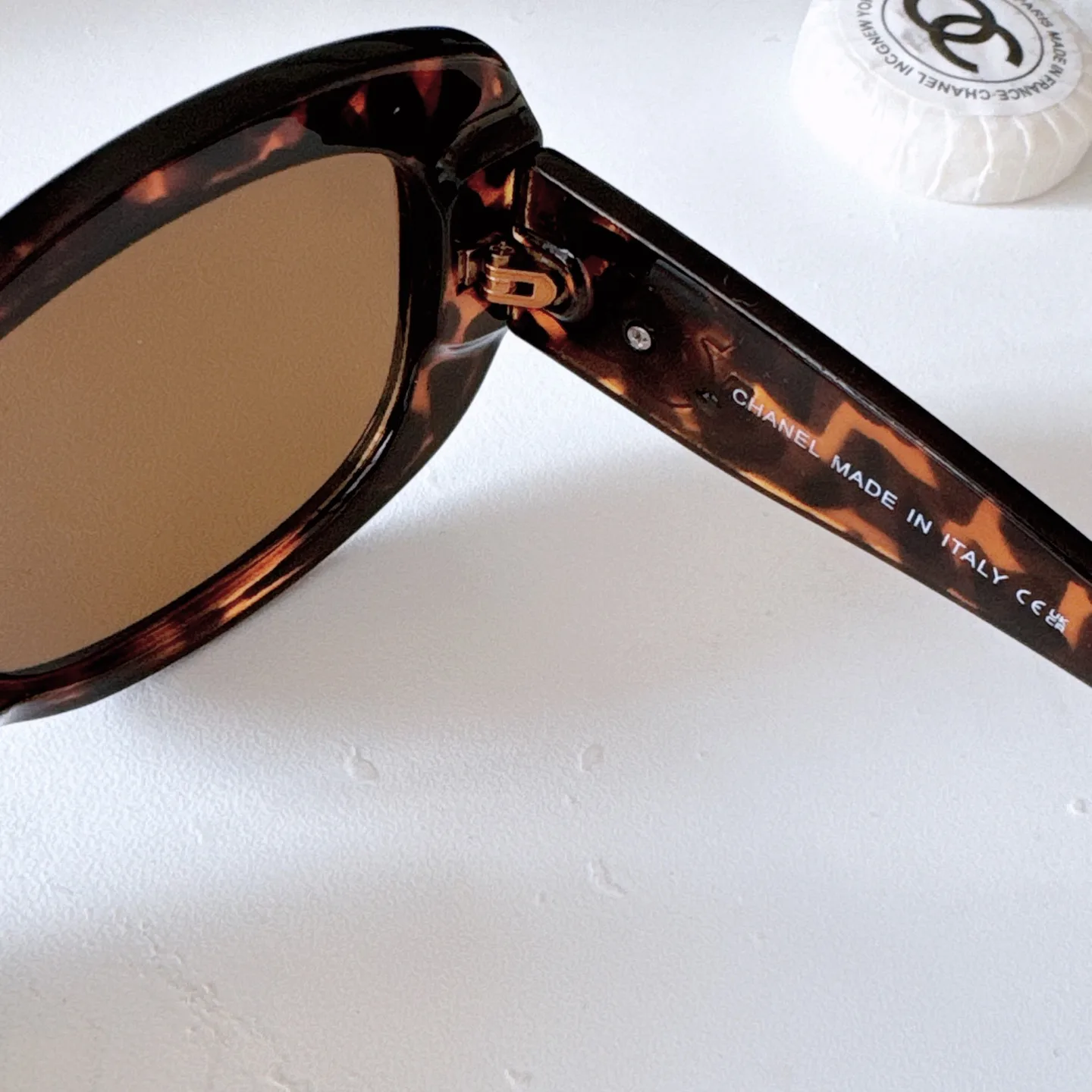 Chanel Double Logo Embellished Sunglasses D20017776 — view 4