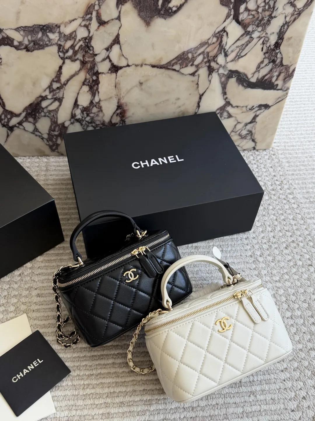 Chanel Quilted Lambskin Vanity Case Bag D31018415