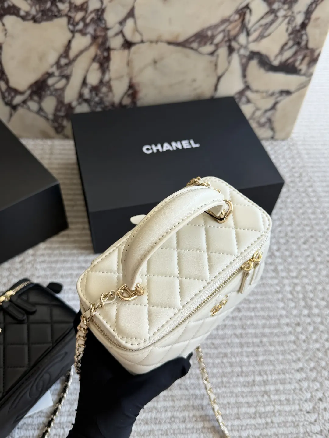 Chanel Quilted Lambskin Vanity Case Bag D31018415 — view 7