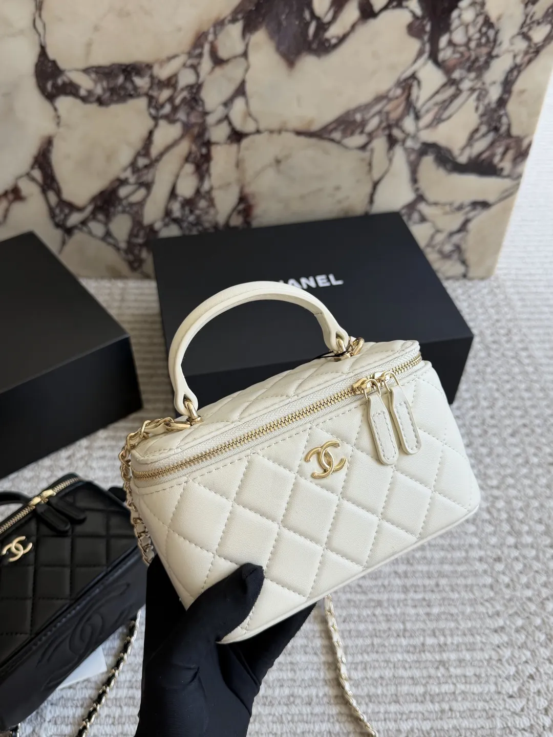Chanel Quilted Lambskin Vanity Case Bag D31018415 — view 8