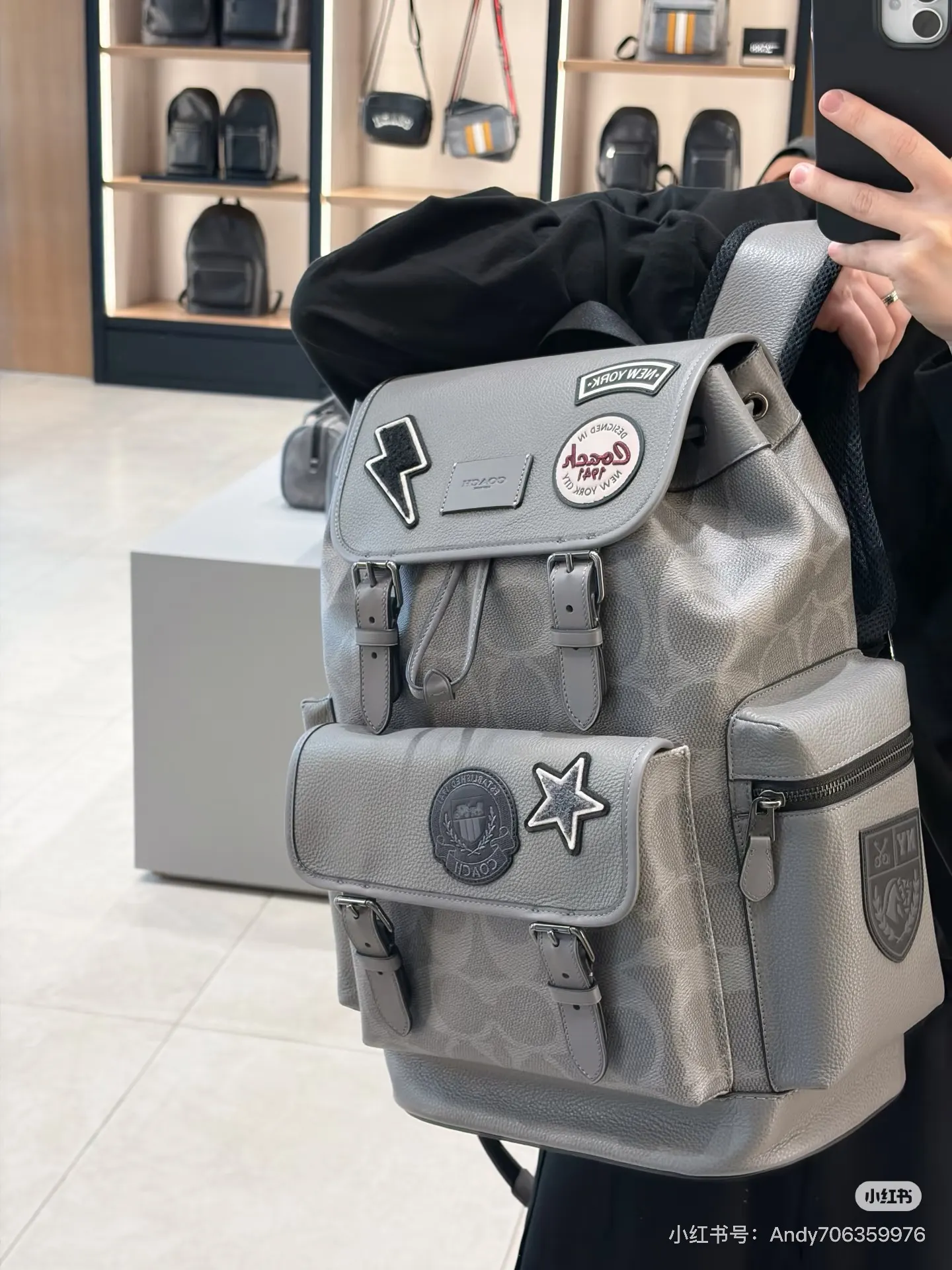 Sprint Signature Badge Backpack D35518288 — view 3