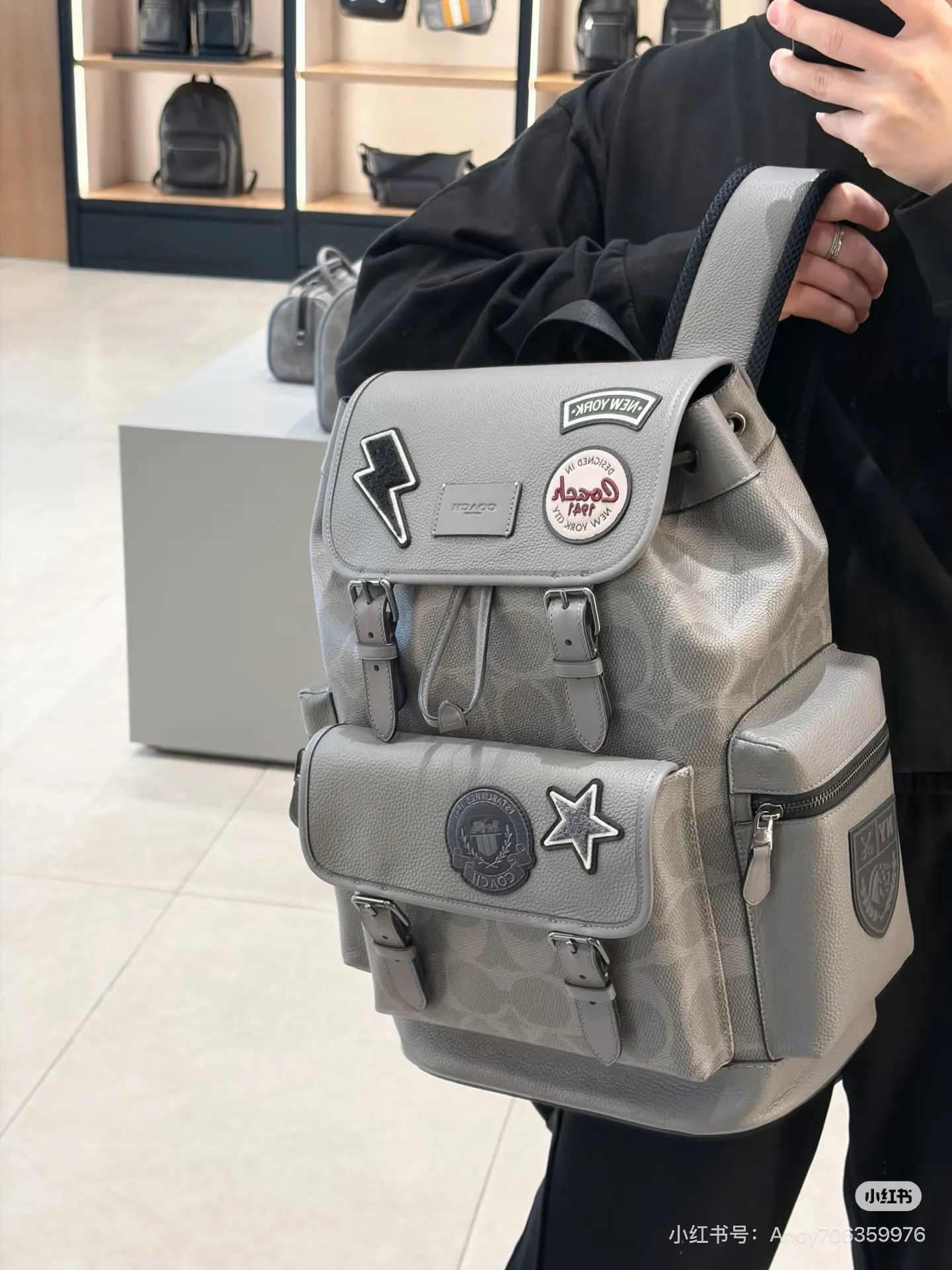 Sprint Signature Badge Backpack D35518288 — view 4