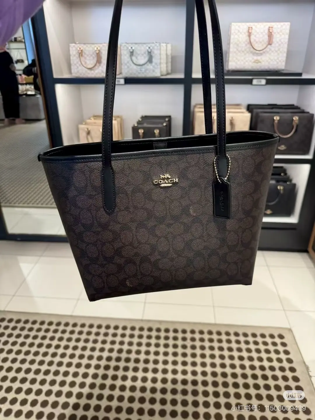 City 26 Signature Canvas Tote Bag D26017946