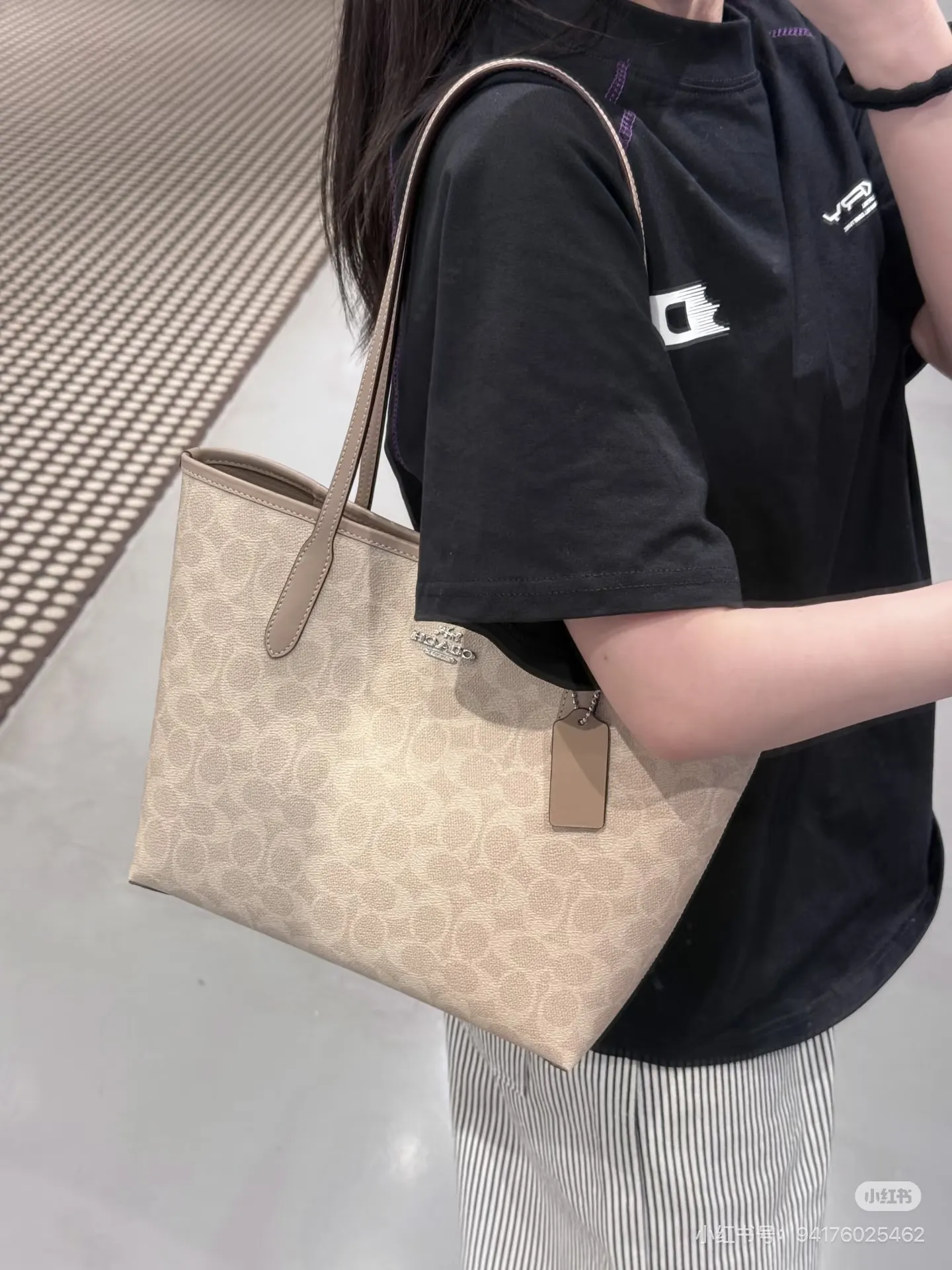 City 26 Signature Canvas Tote Bag D26017946 — view 5