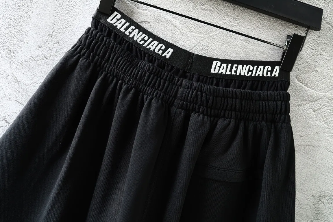 Trompe L'oeil Double-Waistband Sweat Shorts D21922619 — view 3