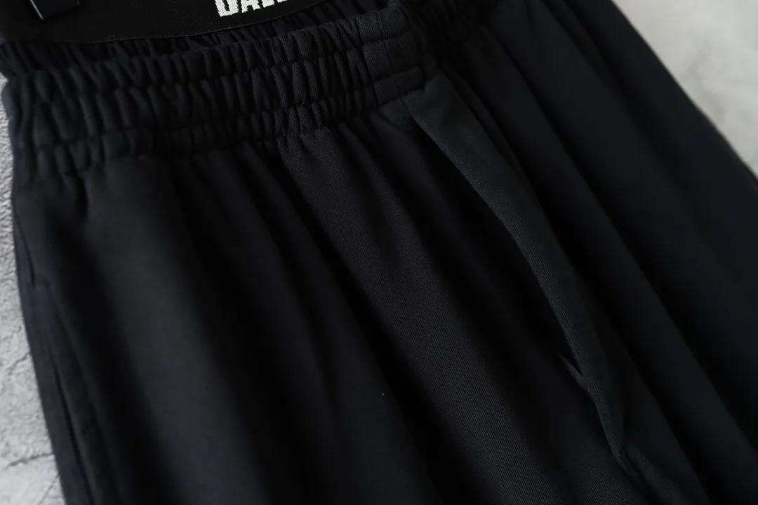 Trompe L'oeil Double-Waistband Sweat Shorts D21922619 — view 7