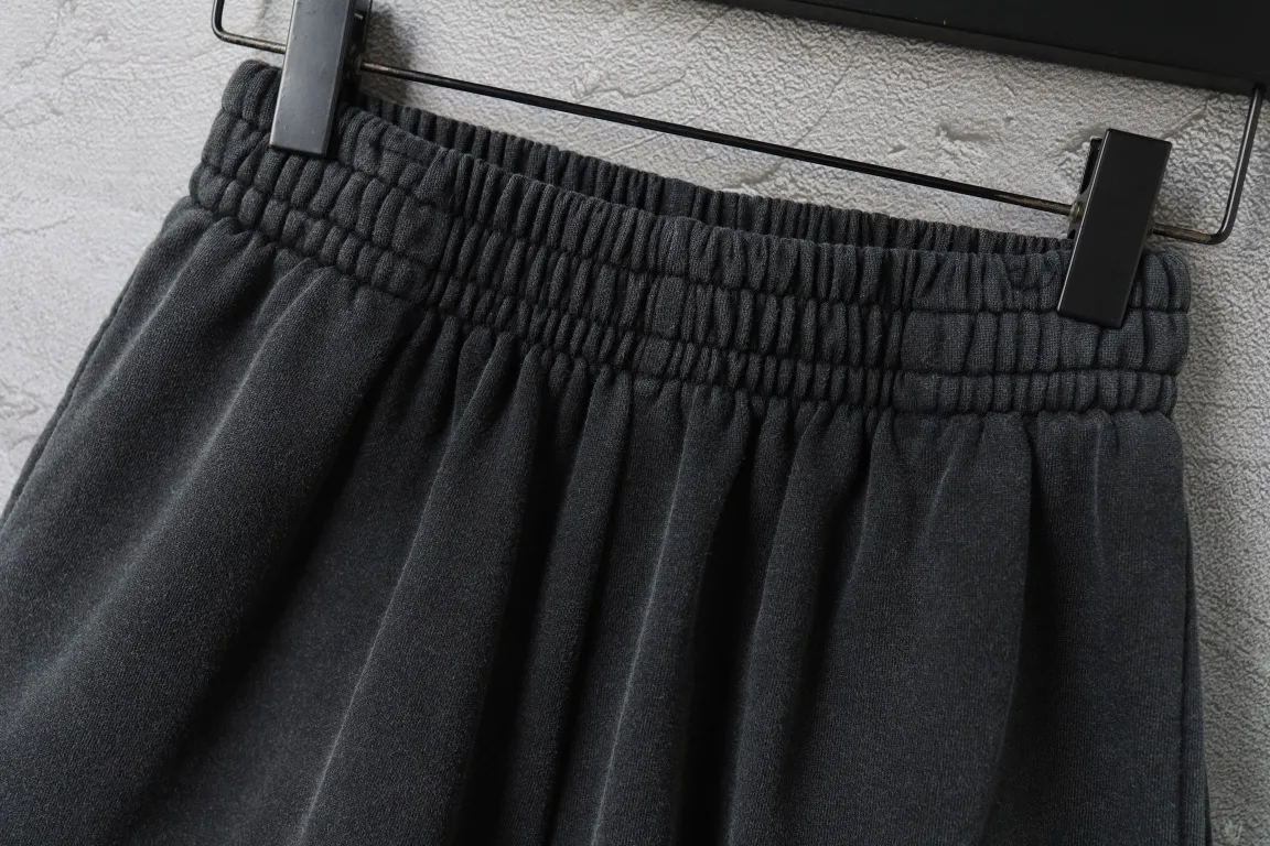 Embroidered Crest Washed Cotton Shorts D19922600 — view 5