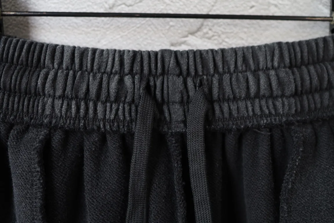 Embroidered Crest Washed Cotton Shorts D19922600 — view 7