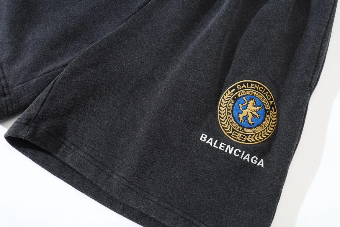 Embroidered Crest Washed Cotton Shorts D19922600 — view 12
