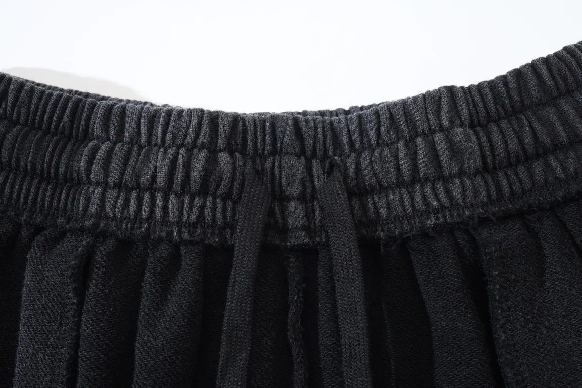 Embroidered Crest Washed Cotton Shorts D19922600 — view 16
