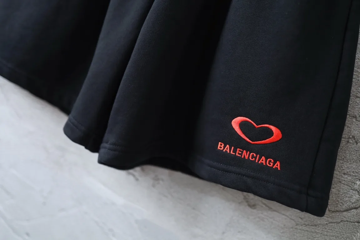 Valentine's Heart Embroidered Cotton Shorts D19922595 — view 3