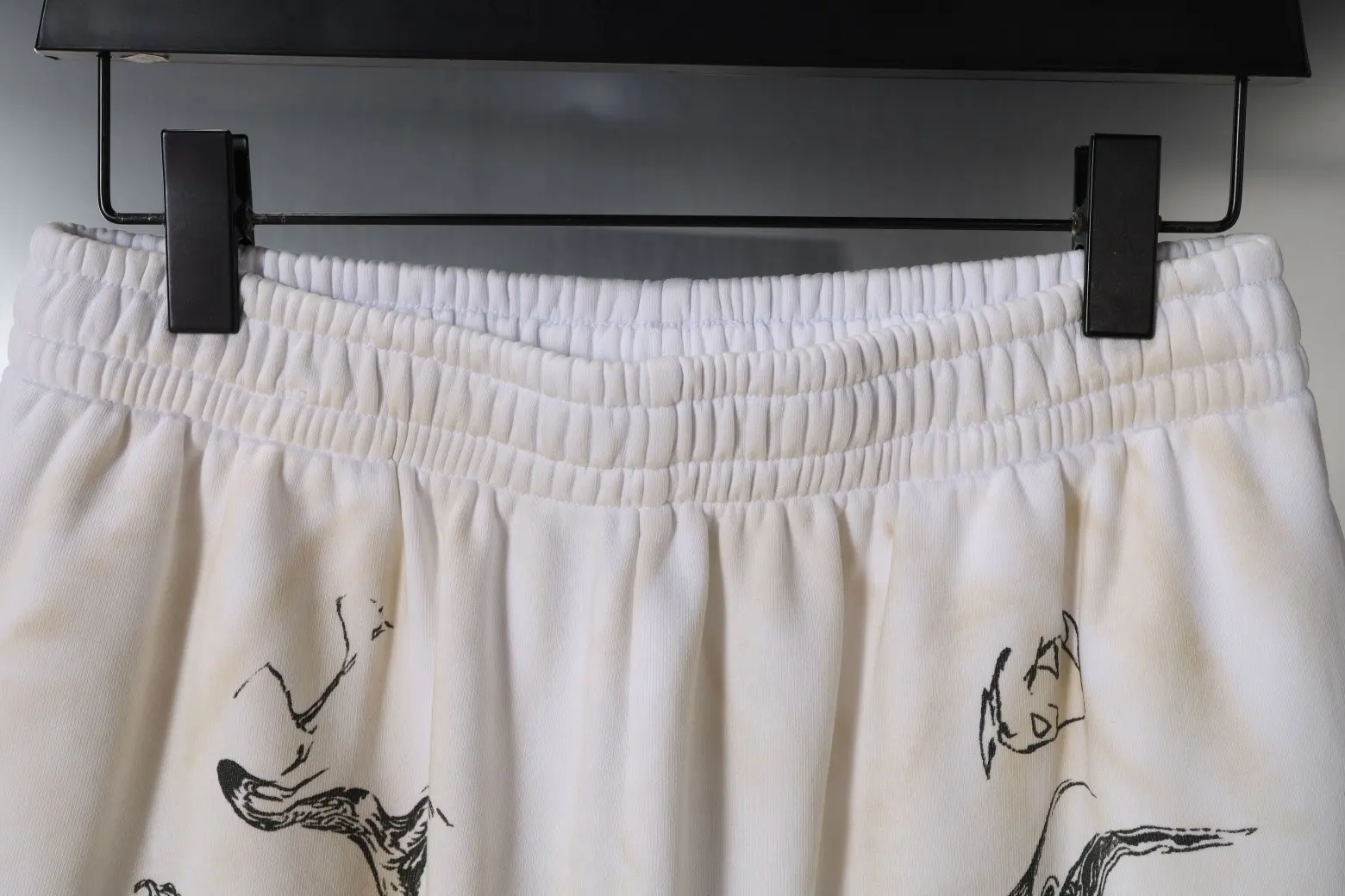 Graffiti Print Distressed Sweat Shorts D18922555 — view 5
