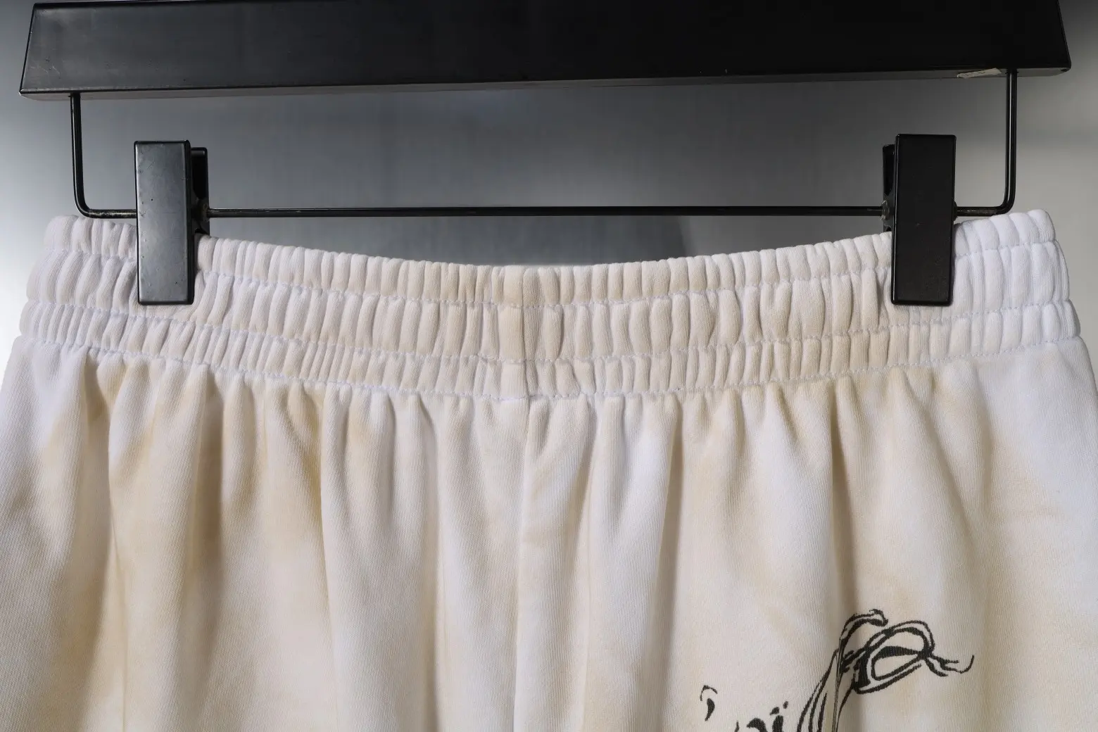 Graffiti Print Distressed Sweat Shorts D18922555 — view 7