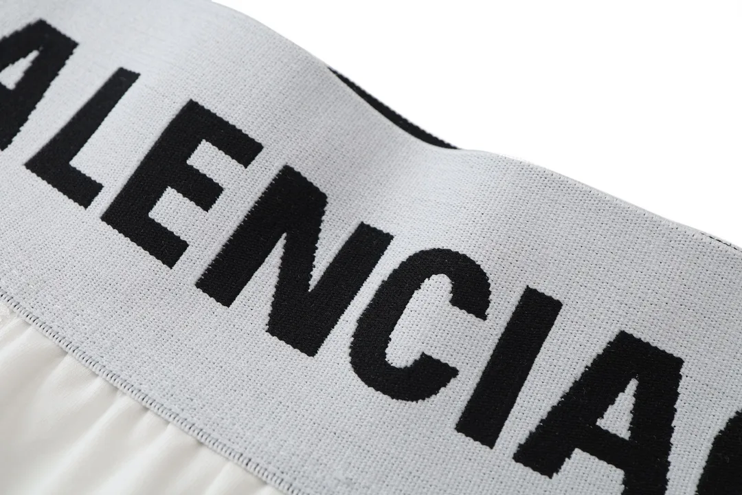 Trompe L'oeil Layered Logo Sweat Shorts D20522579 — view 13