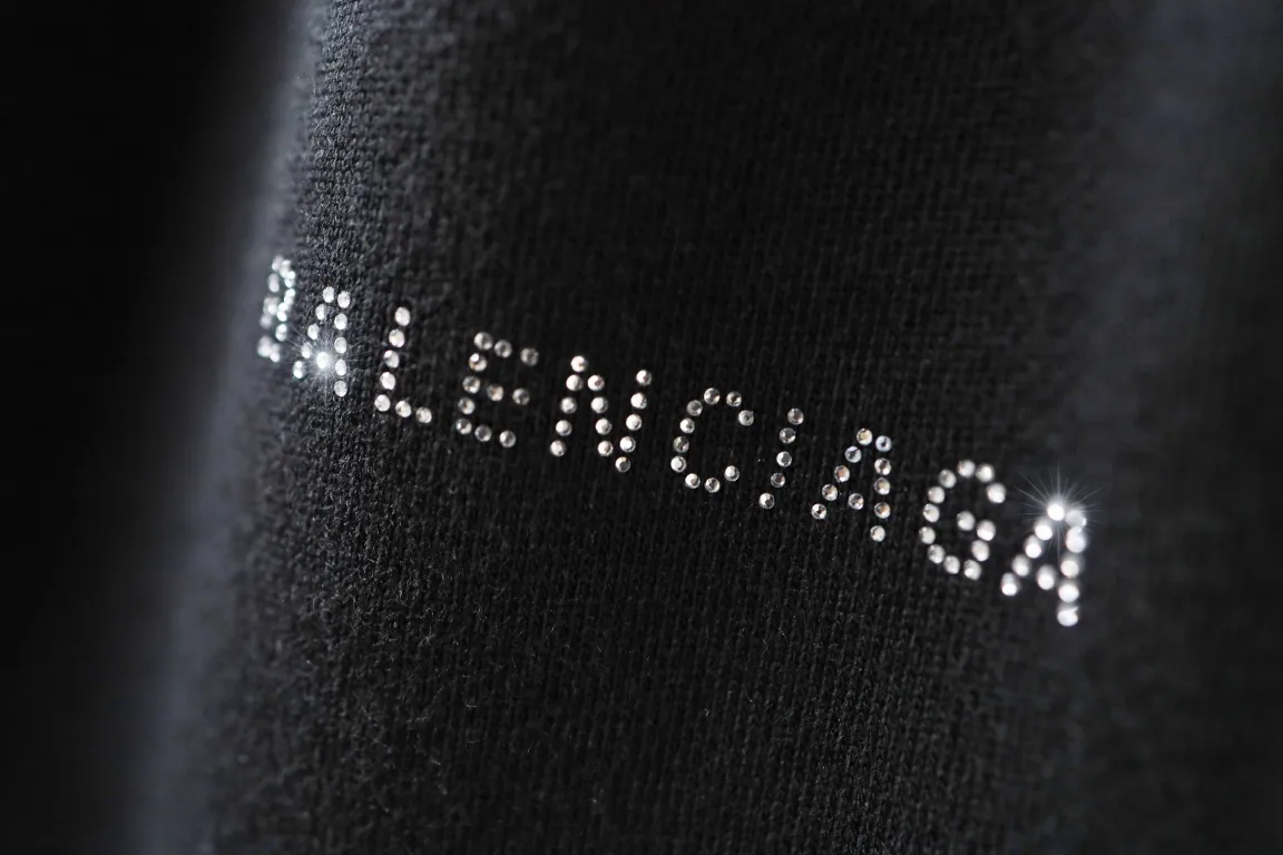 Distressed Logo Rhinestone Sweat Shorts D19522603 — view 3