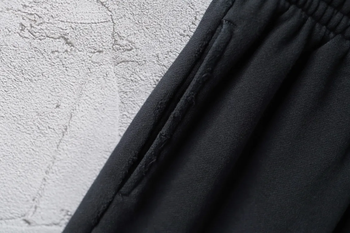 Distressed Logo Rhinestone Sweat Shorts D19522603 — view 7