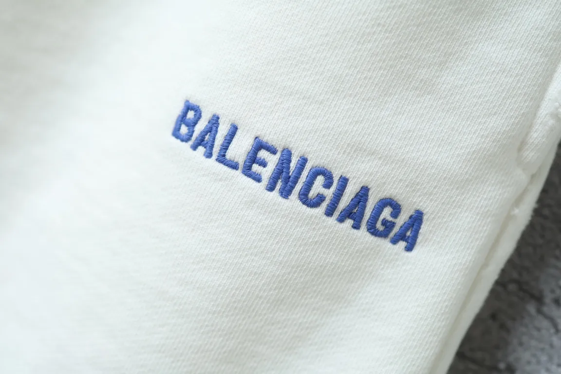 Logo Embroidered Distressed Cotton Shorts D19522602 — view 3