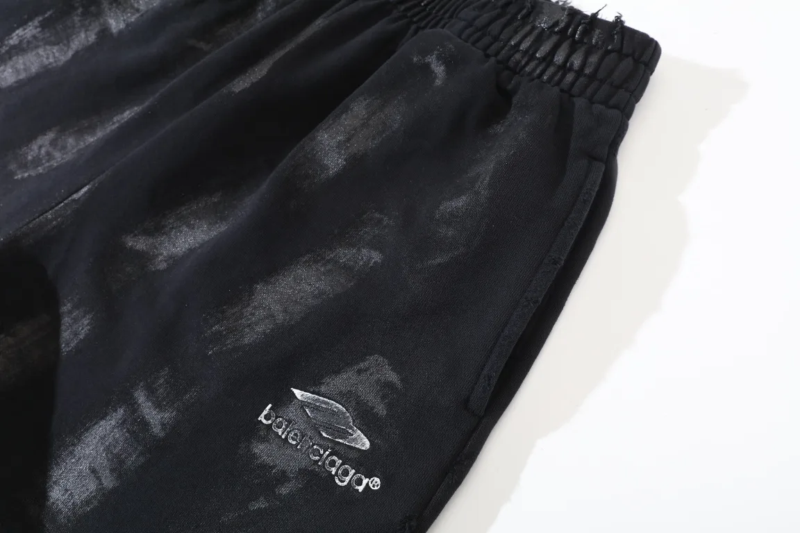 Distressed Mud-Dye Coated Sweat Shorts D21922632 — view 3