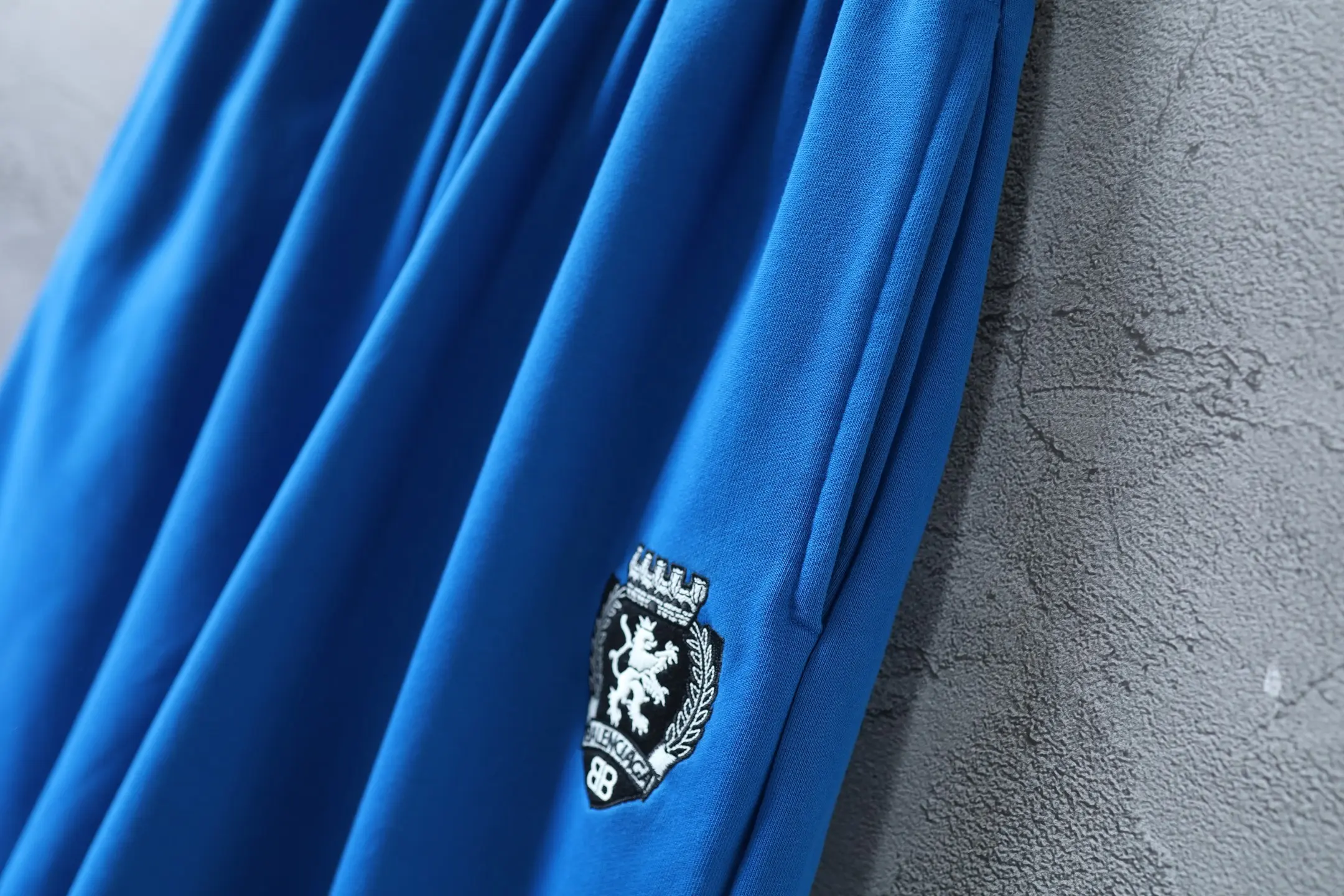 Embroidered Crest Cotton-Jersey Shorts D19922583 — view 12