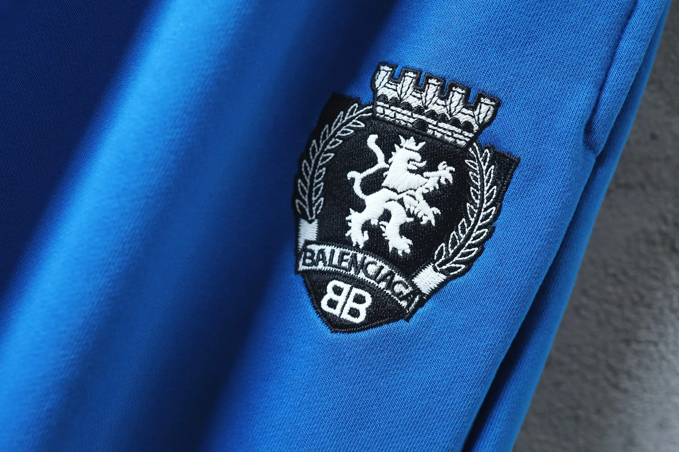 Embroidered Crest Cotton-Jersey Shorts D19922583 — view 13