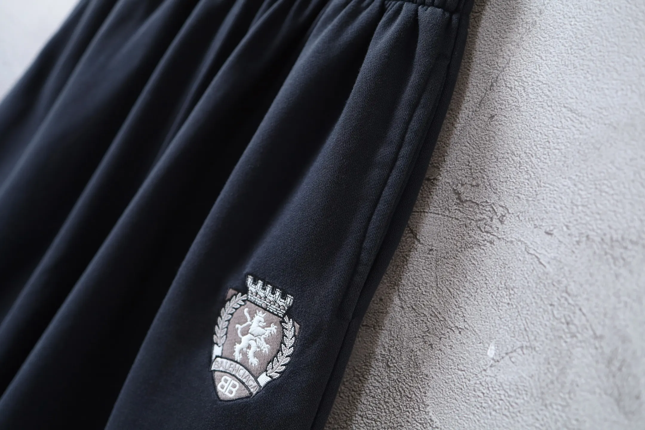 Embroidered Crest Cotton-Jersey Shorts D19922583 — view 22