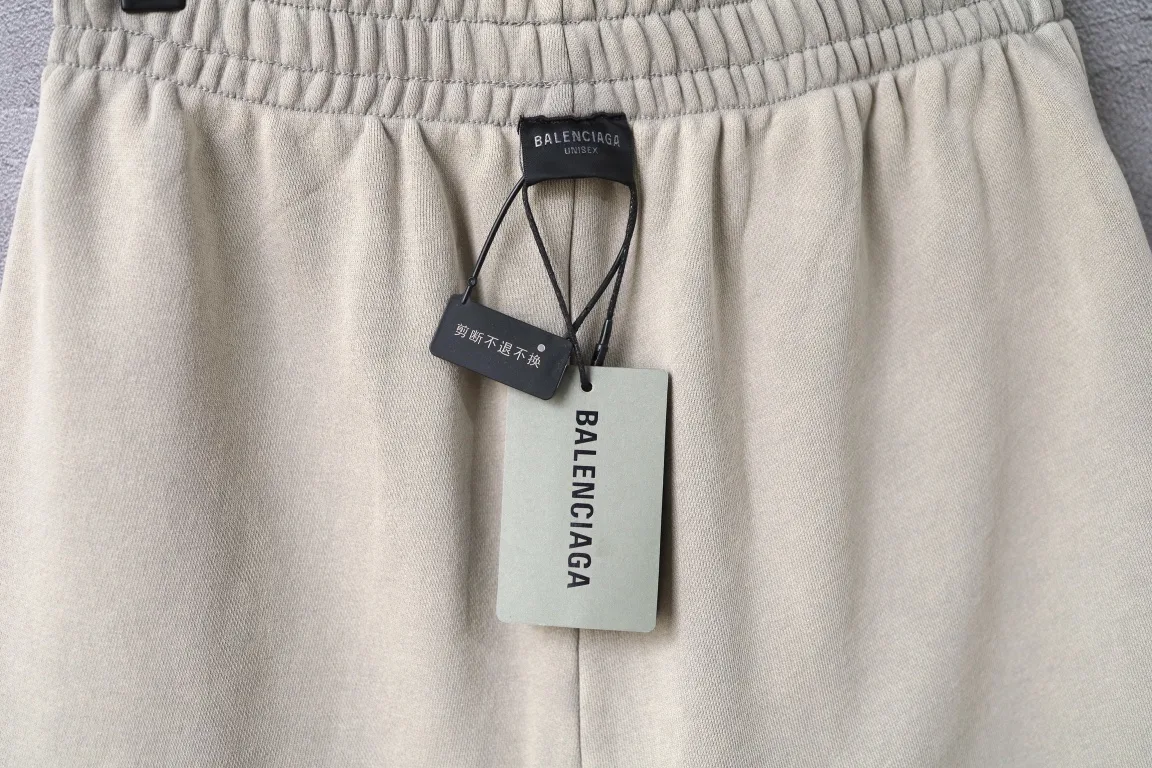 Logo Embroidered Raw-Edge Sweat Shorts D22522614 — view 8