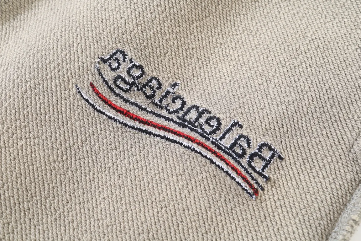 Logo Embroidered Raw-Edge Sweat Shorts D22522614 — view 12