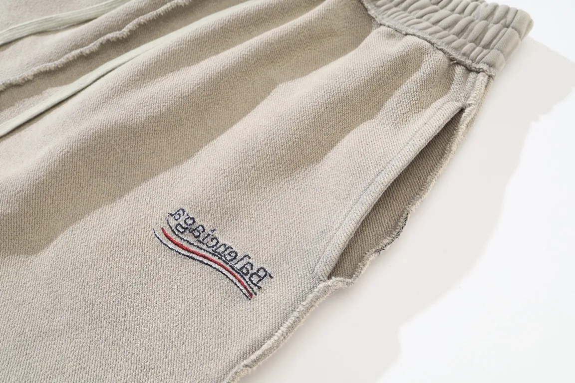 Logo Embroidered Raw-Edge Sweat Shorts D22522614 — view 14
