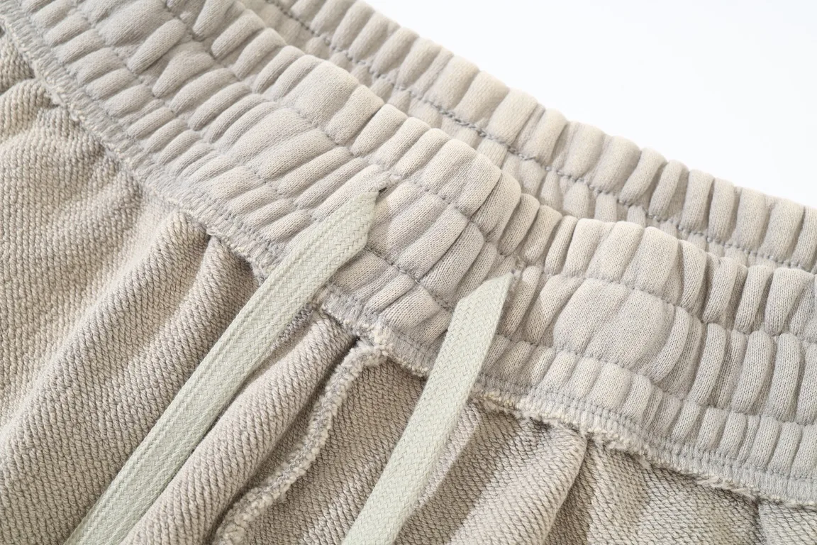 Logo Embroidered Raw-Edge Sweat Shorts D22522614 — view 16
