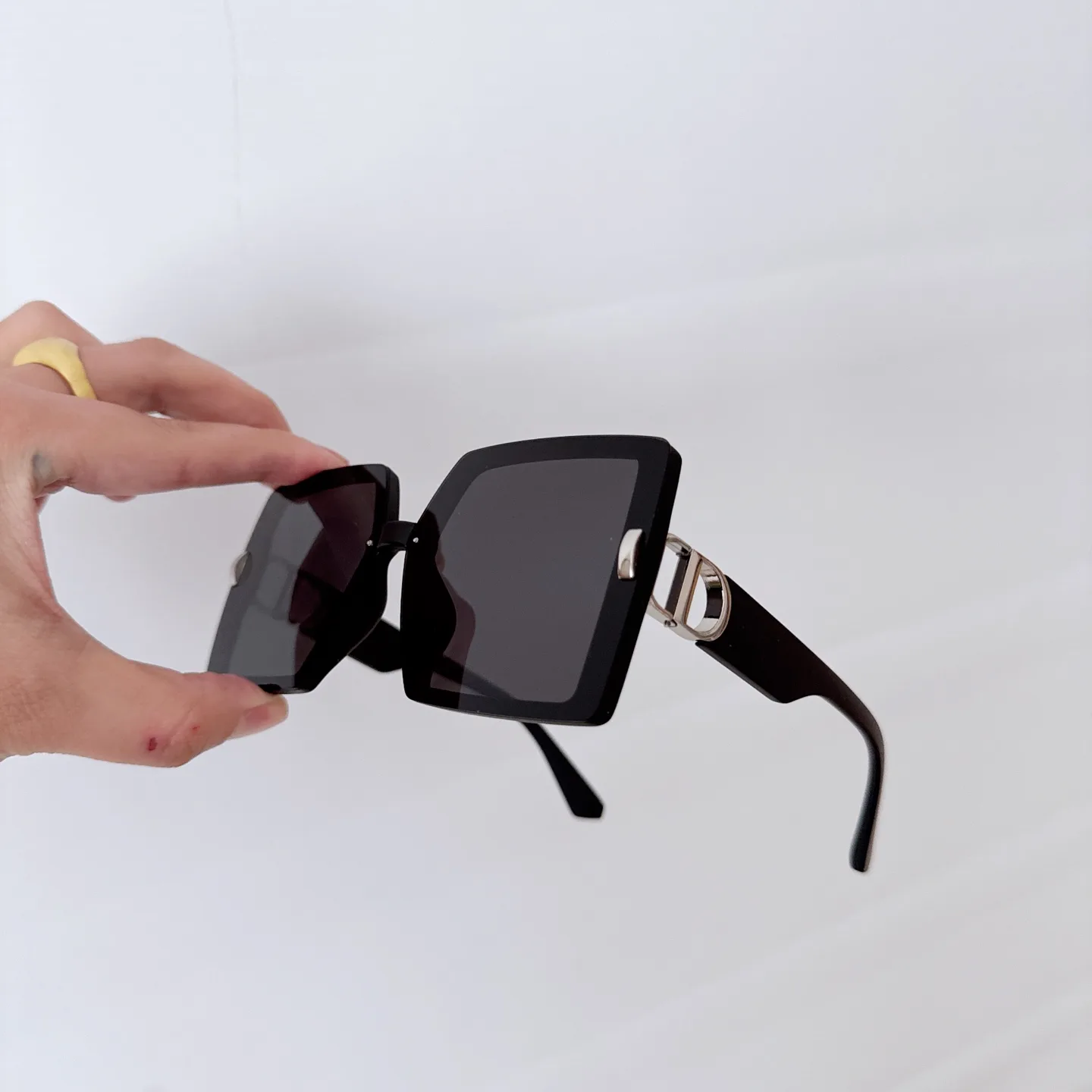Dior Logo Detail Sunglasses D20017741 — view 6