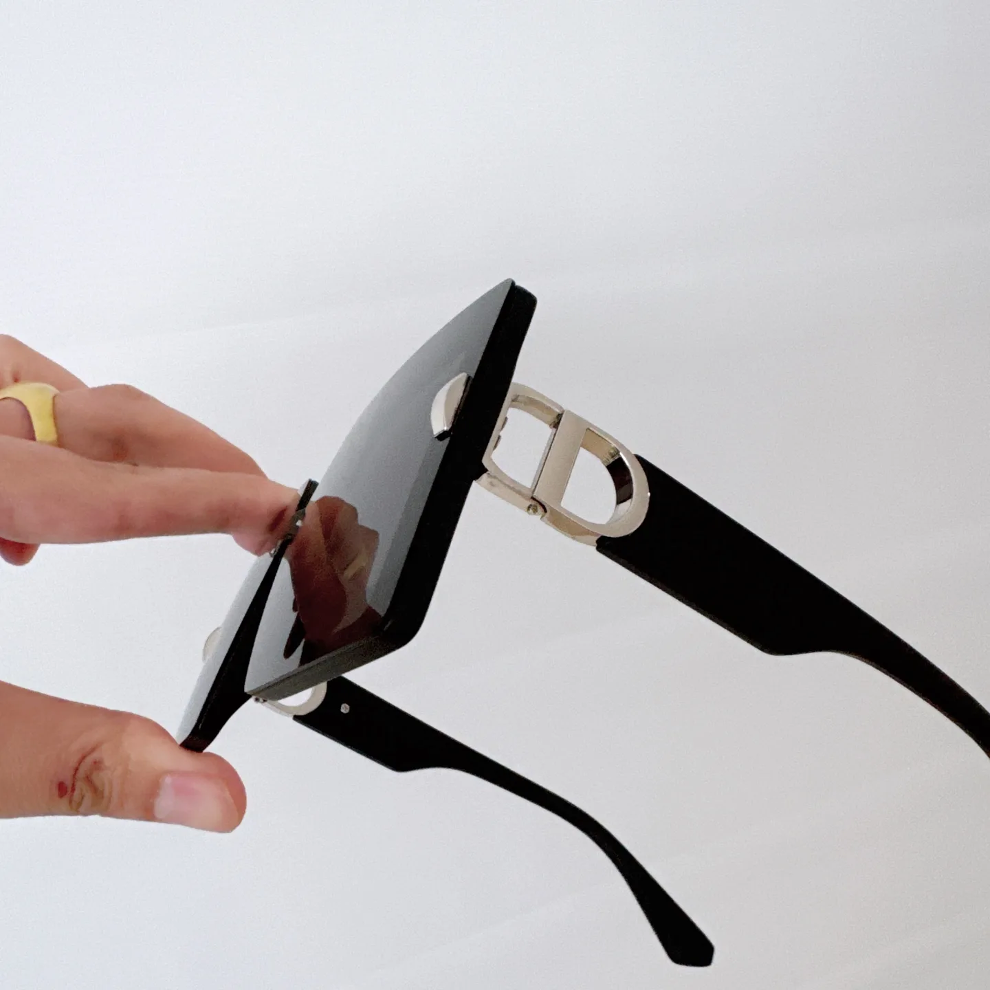 Dior Logo Detail Sunglasses D20017741 — view 7