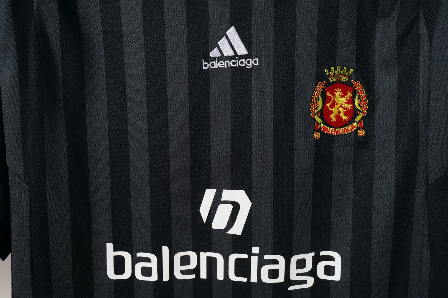 Striped Oversized Soccer Jersey D15022618 — view 3