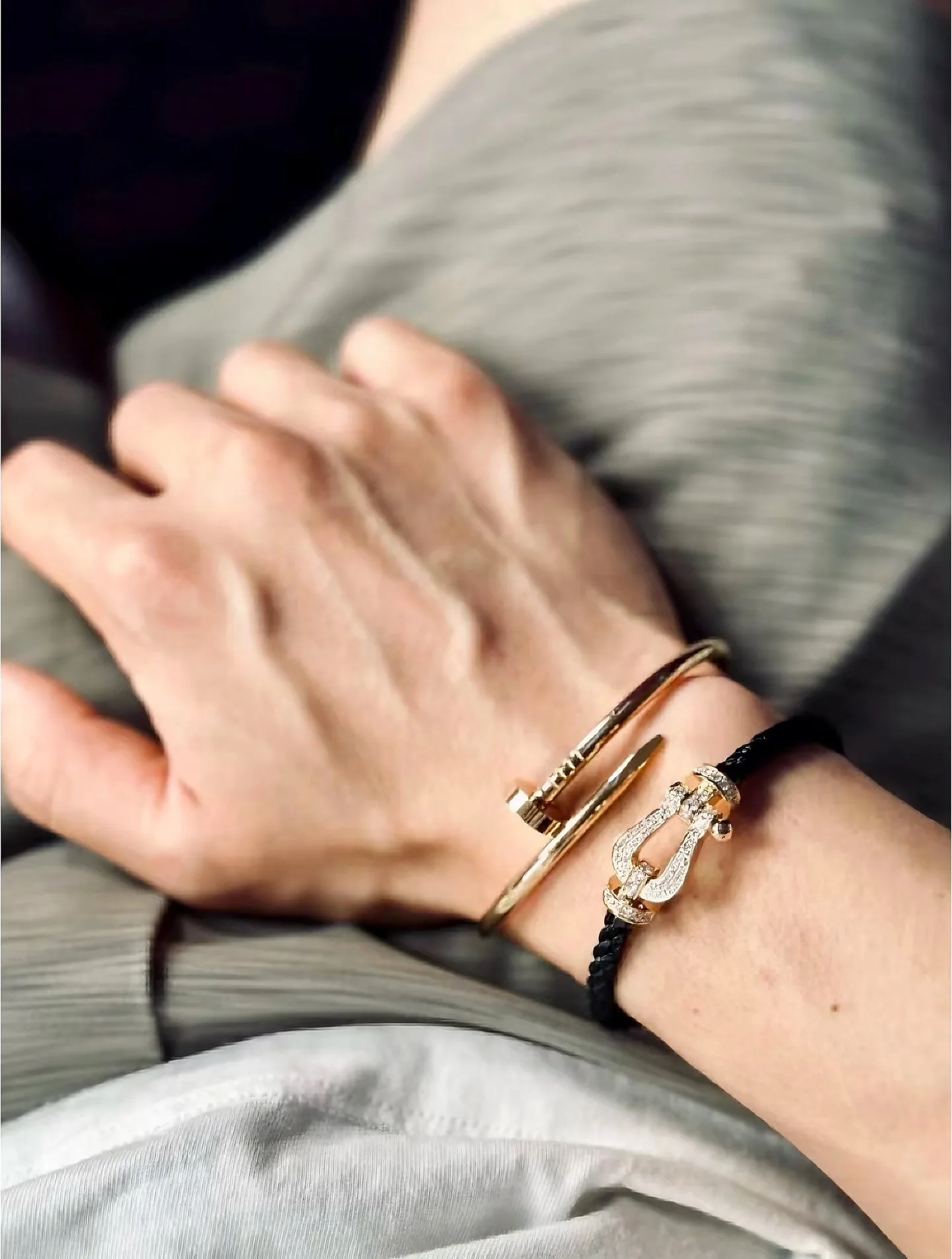 Force 10 Style Horseshoe Pave Bracelet D22017118 — view 9