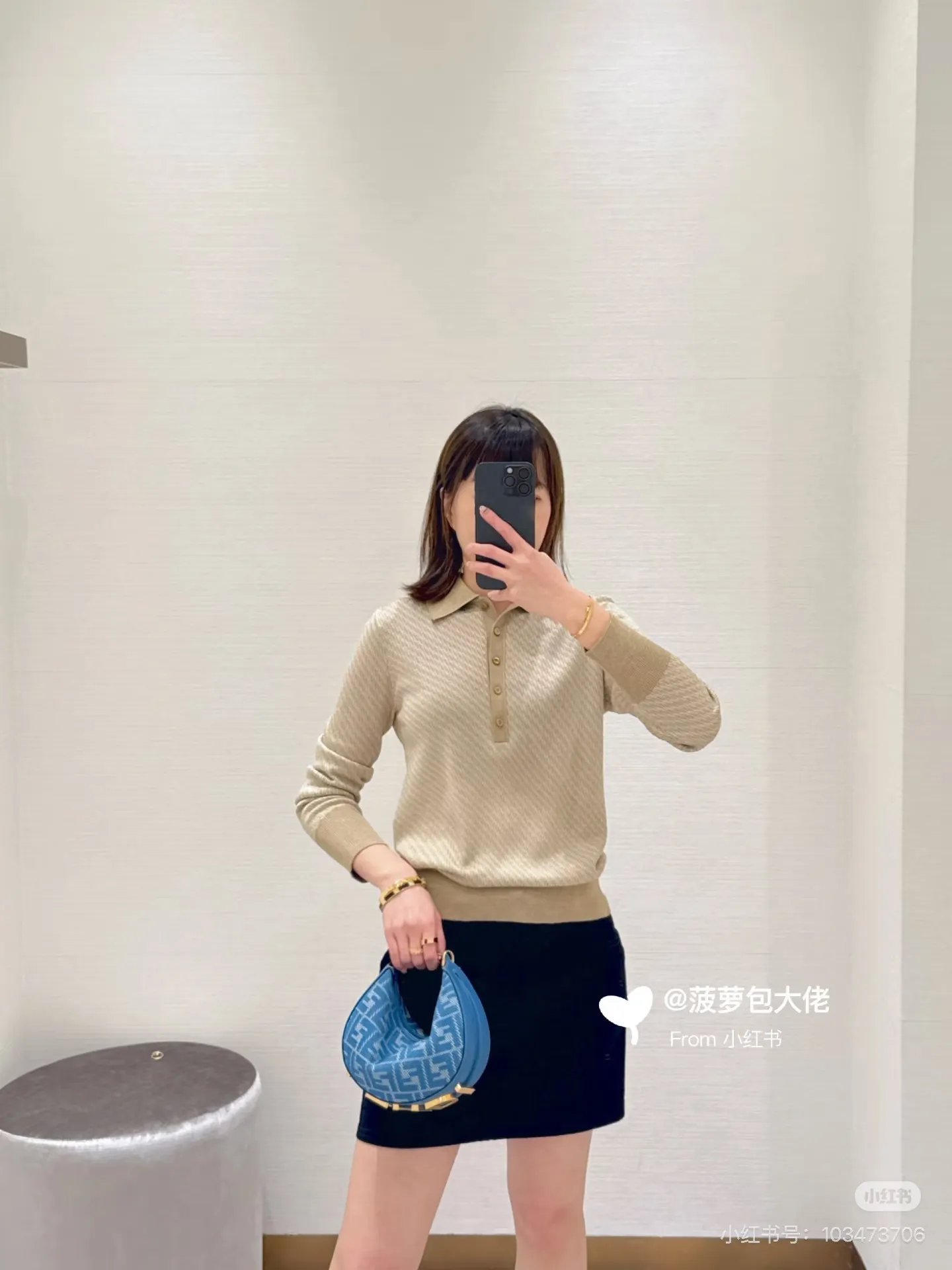 Fendi Croissant Shoulder Bag D32018097