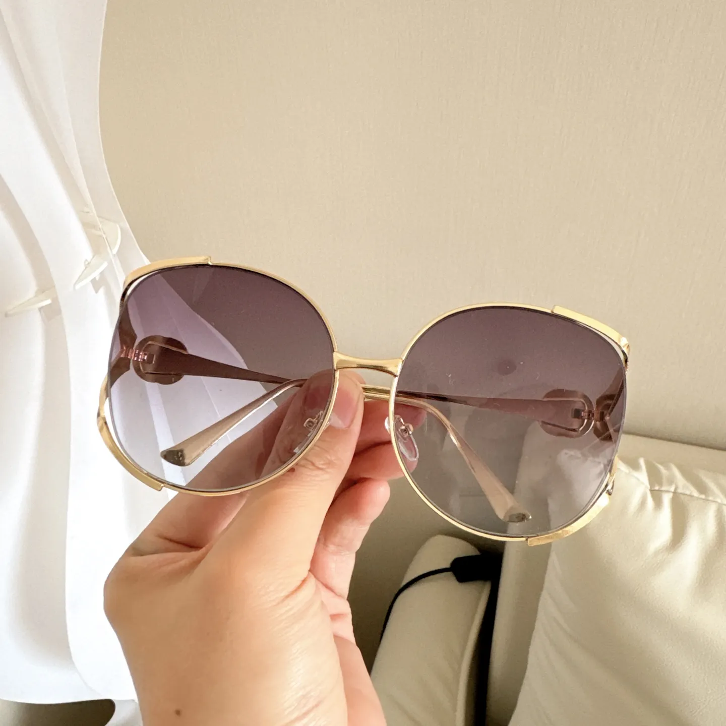 Gucci Oversized Round-Frame Sunglasses D20017800