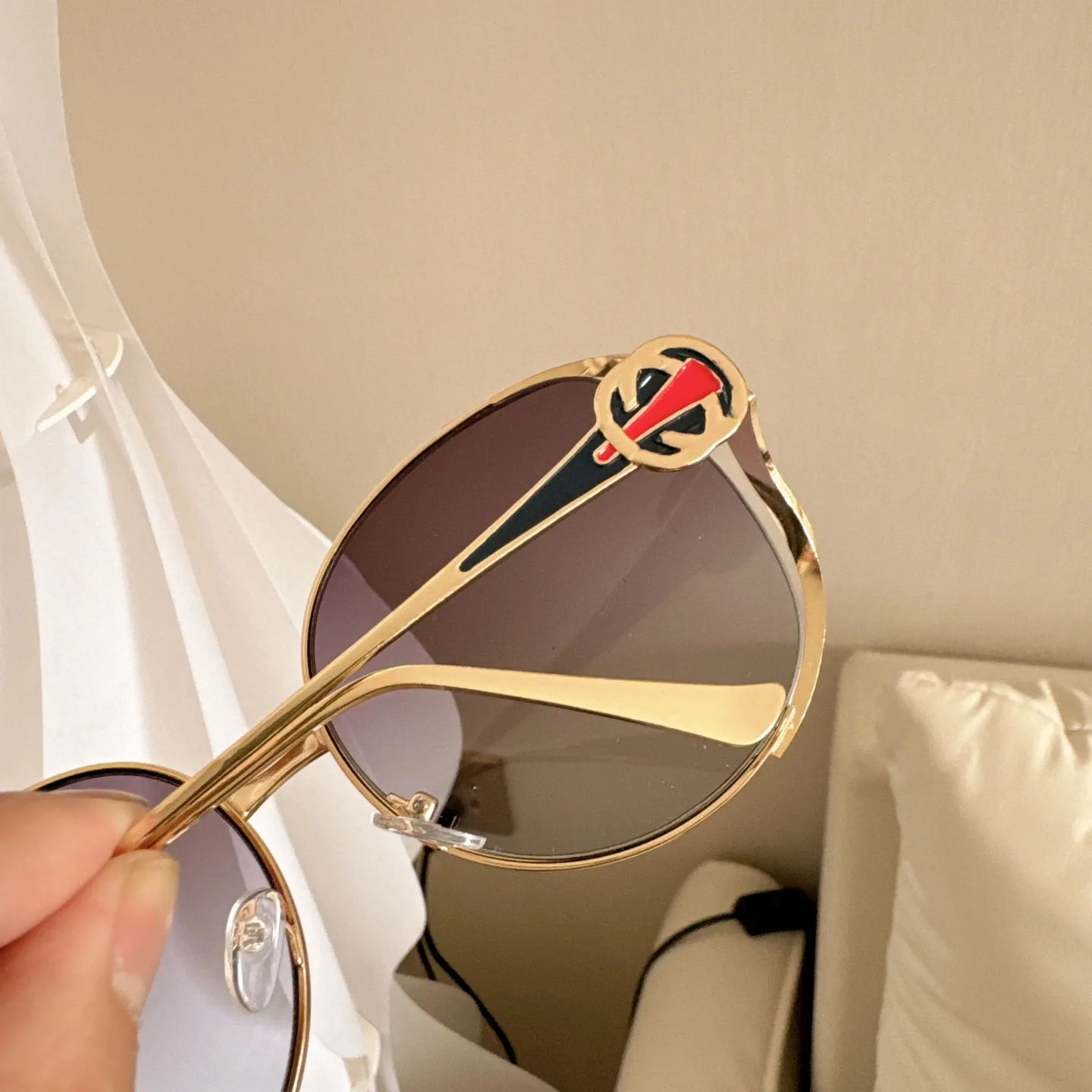 Gucci Oversized Round-Frame Sunglasses D20017800 — view 3