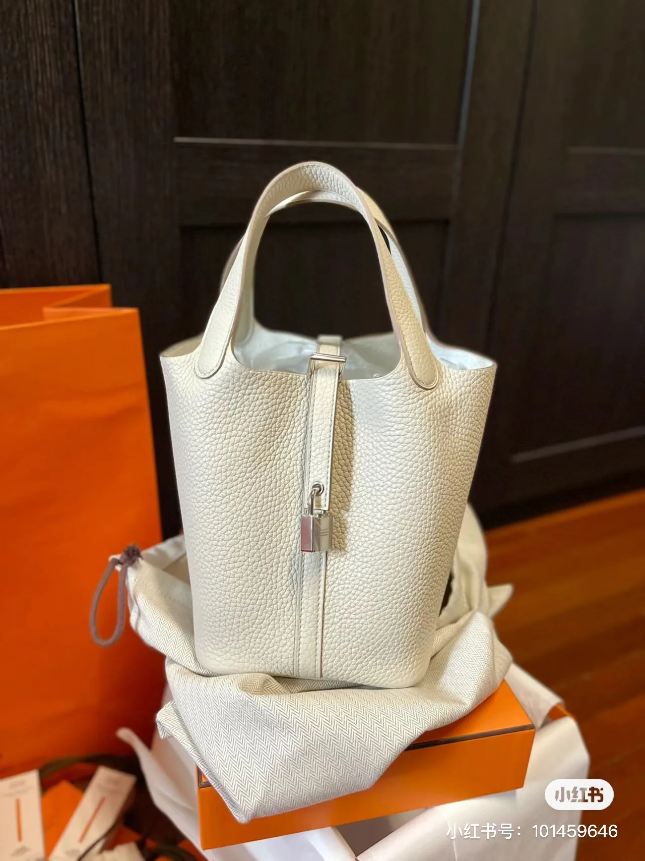 Picotin Lock 18 Grained Leather Bag D38518047 — view 6