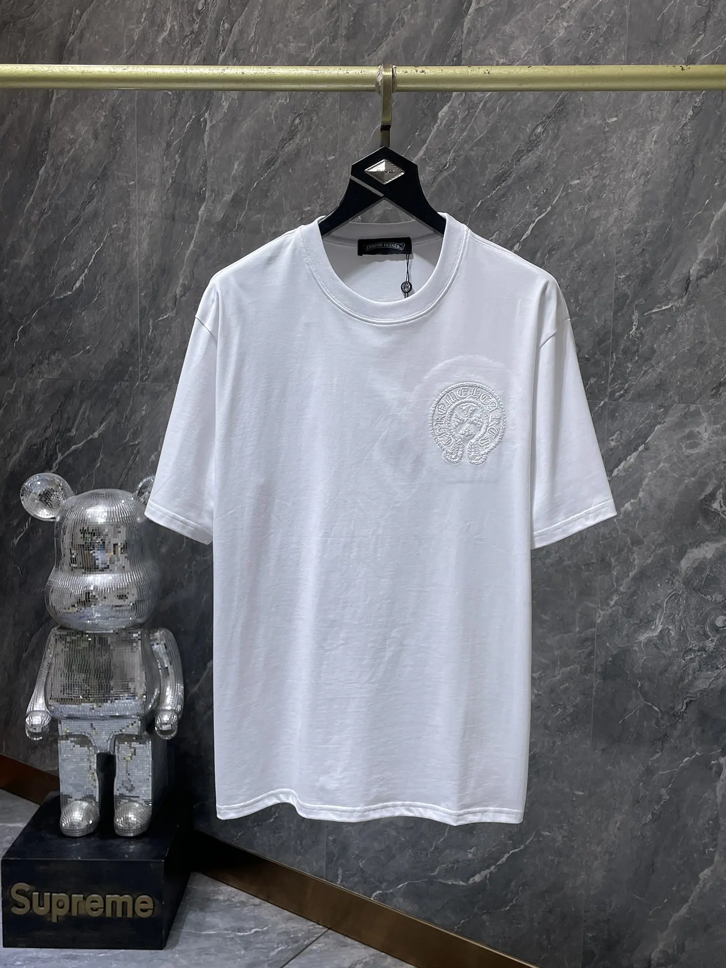 Embroidered Horseshoe Cross T-Shirt D11512052 — view 2