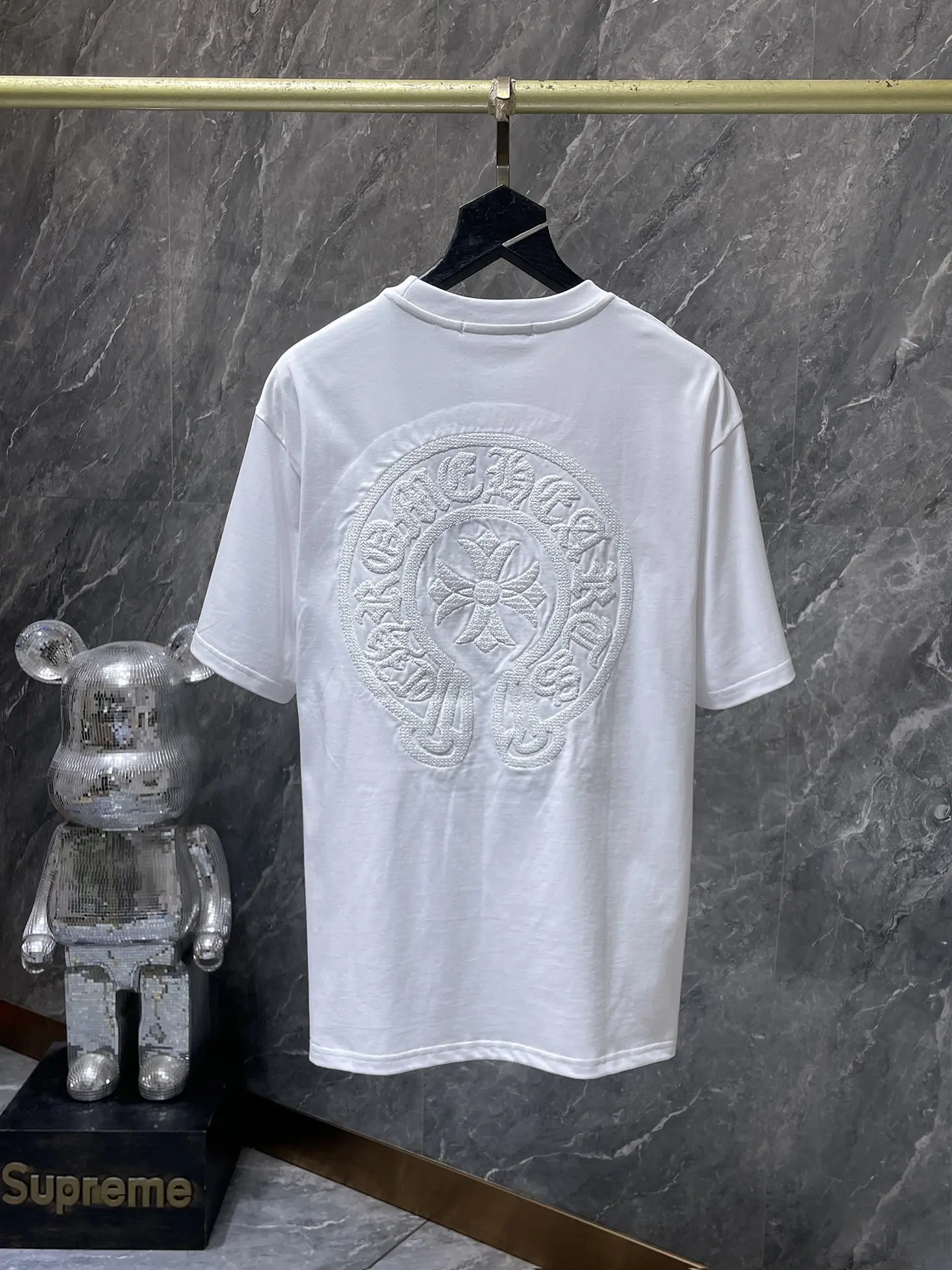 Embroidered Horseshoe Cross T-Shirt D11512052 — view 3