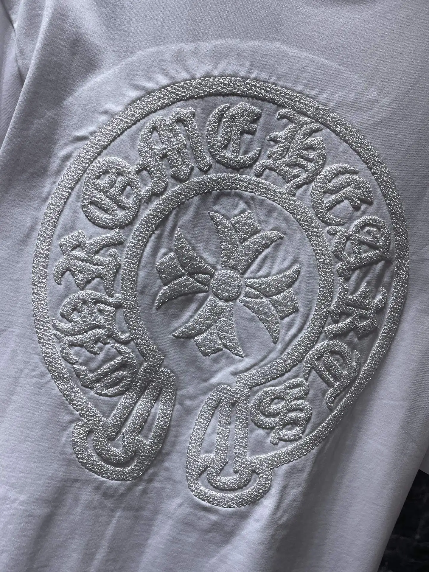 Embroidered Horseshoe Cross T-Shirt D11512052 — view 5