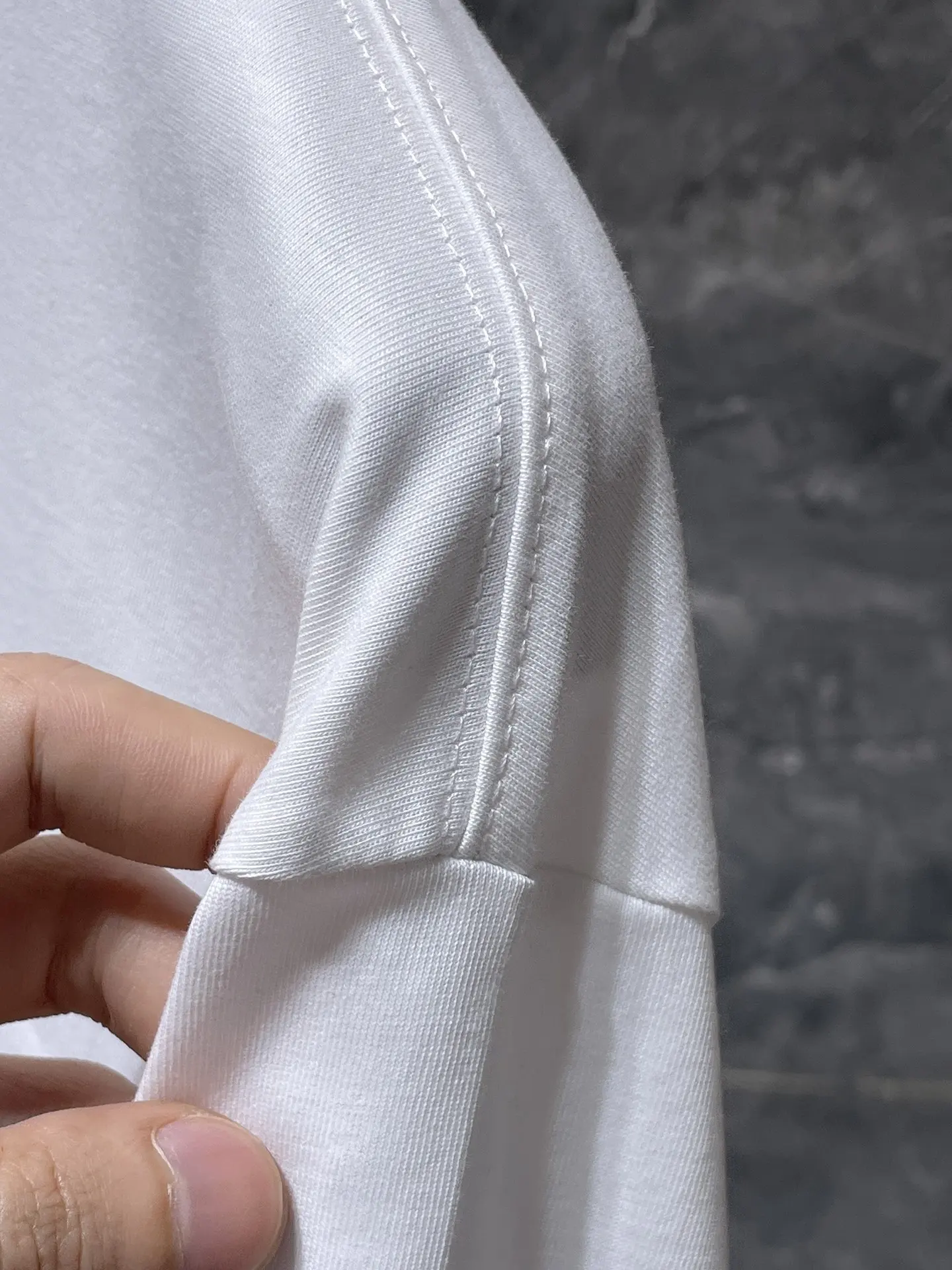 Embroidered Horseshoe Cross T-Shirt D11512052 — view 9