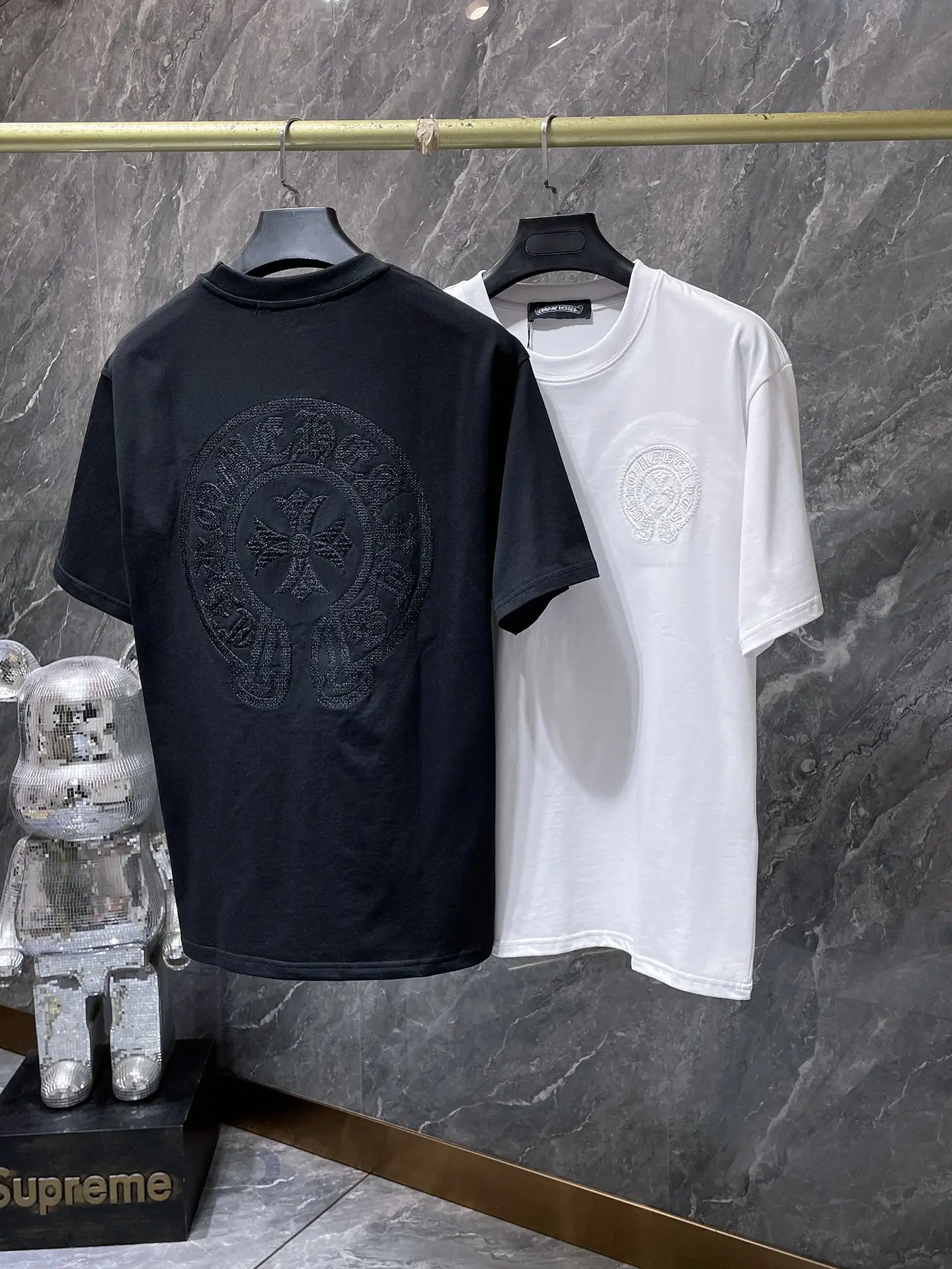 Embroidered Horseshoe Cross T-Shirt D11512053