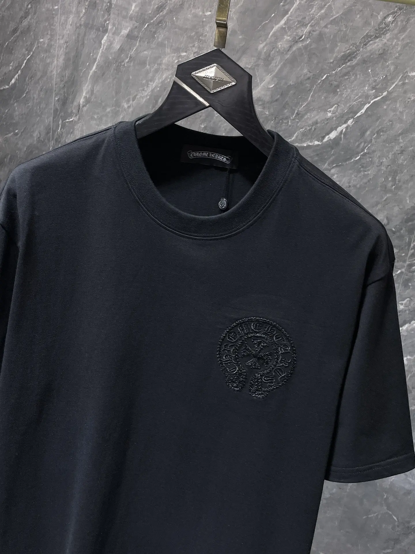 Embroidered Horseshoe Cross T-Shirt D11512053 — view 4