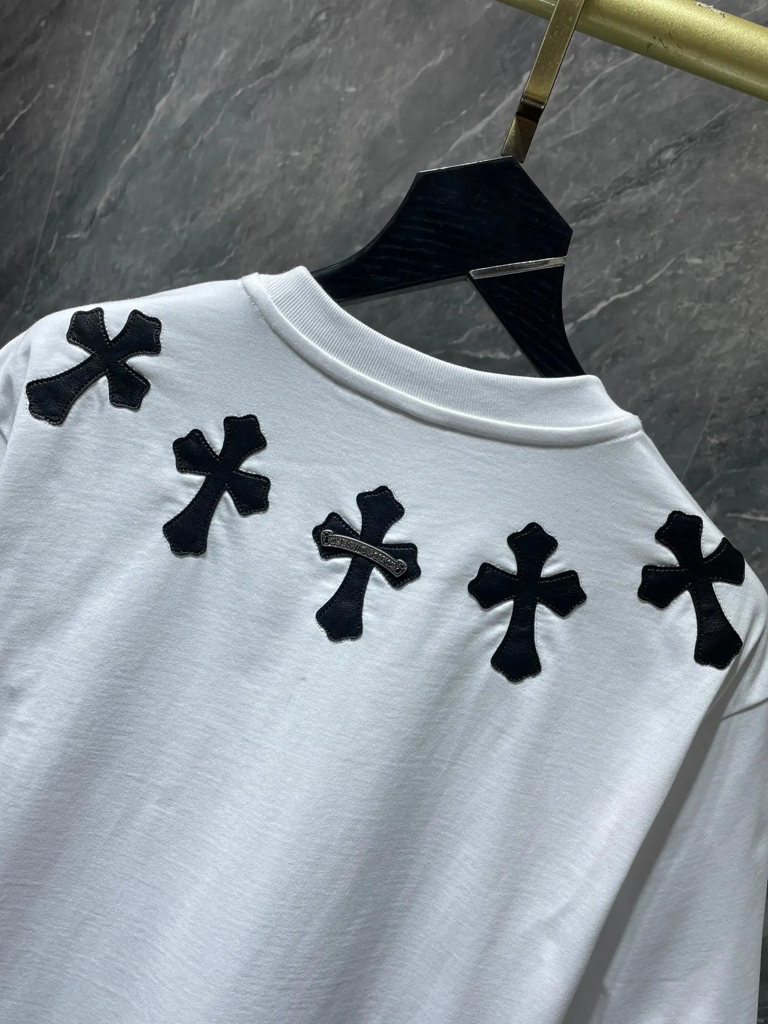 Leather Cross Patch Cotton T-Shirt D11012050 — view 4