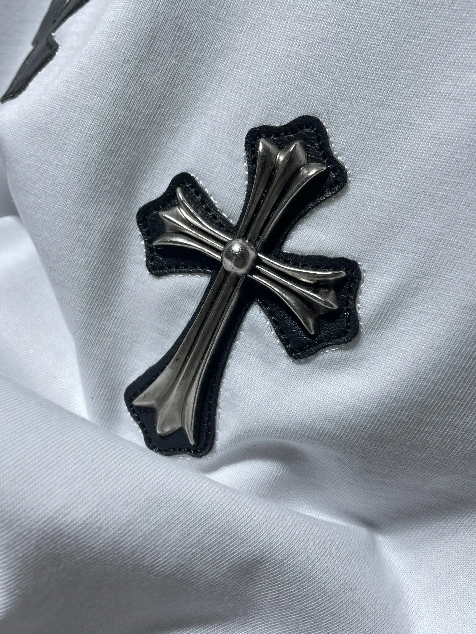 Leather Cross Patch Cotton T-Shirt D11012050 — view 6